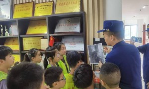 竹叶海社区：趣味消防演练让安全知识 “住进” 孩子心里